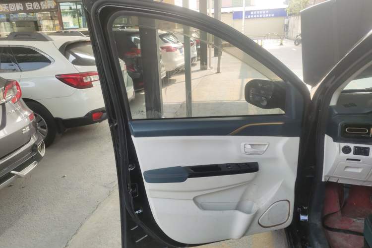 Used SWM Dahu EDi 2023 EDi 1.5L Luxury Model 5 Seats Left Front Door Interior
