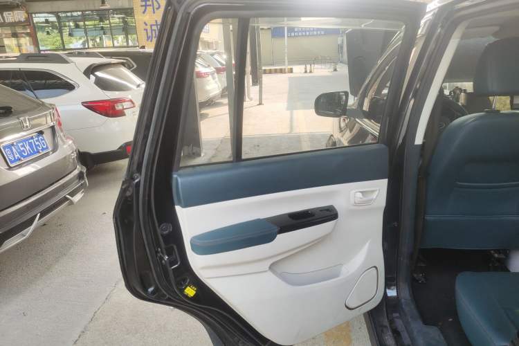 Used SWM Dahu EDi 2023 EDi 1.5L Luxury Model 5 Seats Left Rear Door Interior