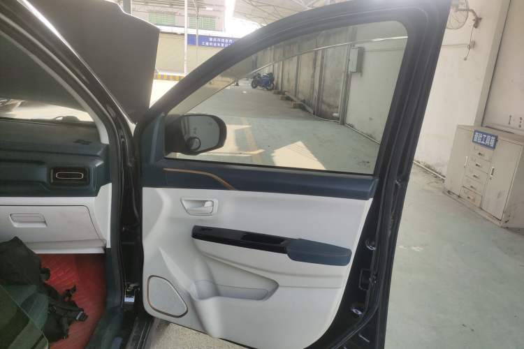 Used SWM Dahu EDi 2023 EDi 1.5L Luxury Model 5 Seats Right Front Door Interior