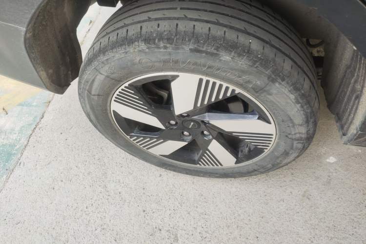 Used SWM Dahu EDi 2023 EDi 1.5L Luxury Model 5 Seats Right Rear Wheel Hub