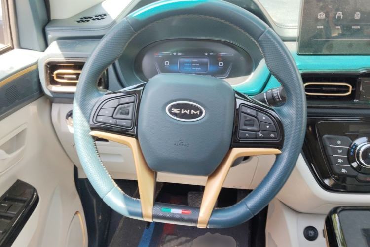 Used SWM Dahu EDi 2023 EDi 1.5L Luxury Model 7 Seats Steering Wheel
