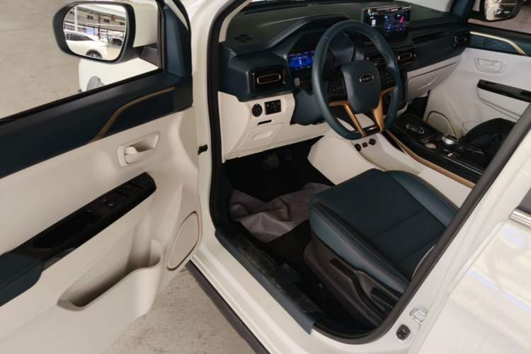 Used SWM Dahu EDi 2023 EDi 1.5L Luxury Model 7 Seats Driver Seat