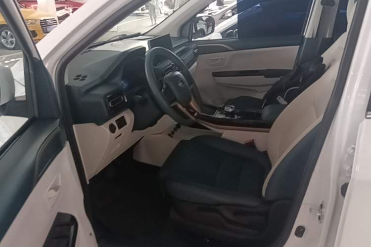 Used SWM Dahu EDi 2023 EDi 1.5L Luxury Model 7 Seats Driver Seat