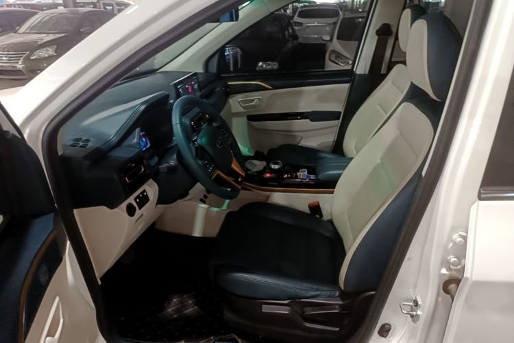 Used SWM Dahu EDi 2023 EDi 1.5L Comfort Model 7 Seats Left Front Seat