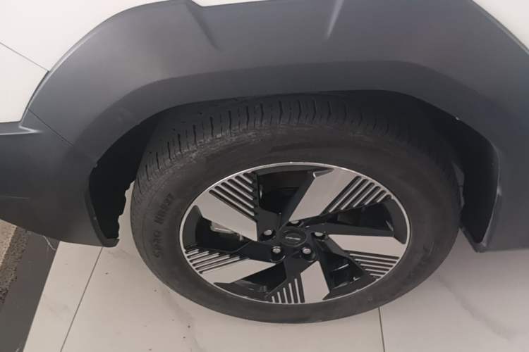 Used SWM Dahu EDi 2023 EDi 1.5L Luxury Model 7 Seats Left Front Wheel Hub