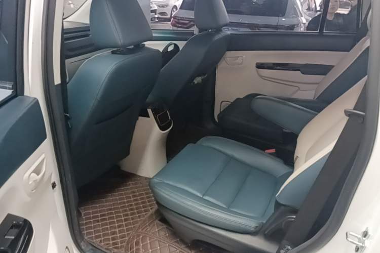 Used SWM Dahu EDi 2023 EDi 1.5L Luxury Model 7 Seats Left Rear Seat