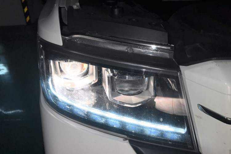 Used SWM Dahu EDi 2023 EDi 1.5L Luxury Model 7 Seats Right Front Headlight