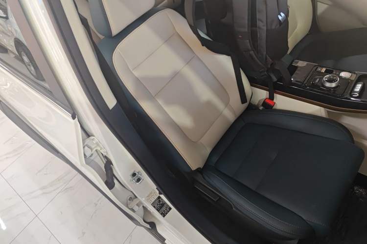 Used SWM Dahu EDi 2023 EDi 1.5L Comfort Model 7 Seats Right Front Seat