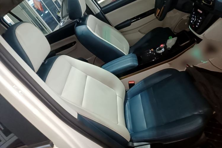 Used SWM Dahu EDi 2023 EDi 1.5L Comfort Model 7 Seats Right Front Seat