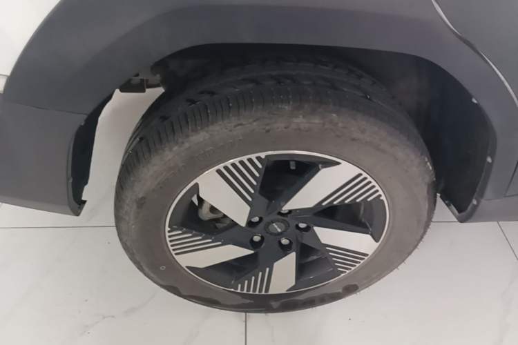 Used SWM Dahu EDi 2023 EDi 1.5L Luxury Model 7 Seats Right Rear Wheel Hub