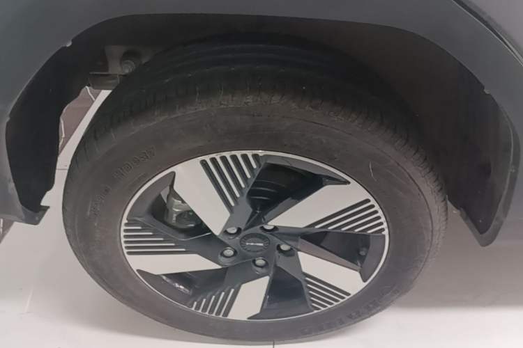 Used SWM Dahu EDi 2023 EDi 1.5L Luxury Model 7 Seats Right Rear Wheel Hub