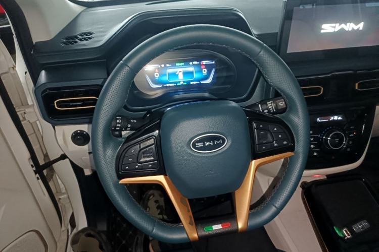Used SWM Dahu EDi 2023 EDi 1.5L Comfort Model 7 Seats Steering Wheel