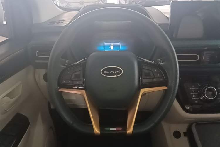 Used SWM Dahu EDi 2023 EDi 1.5L Luxury Model 7 Seats Steering Wheel