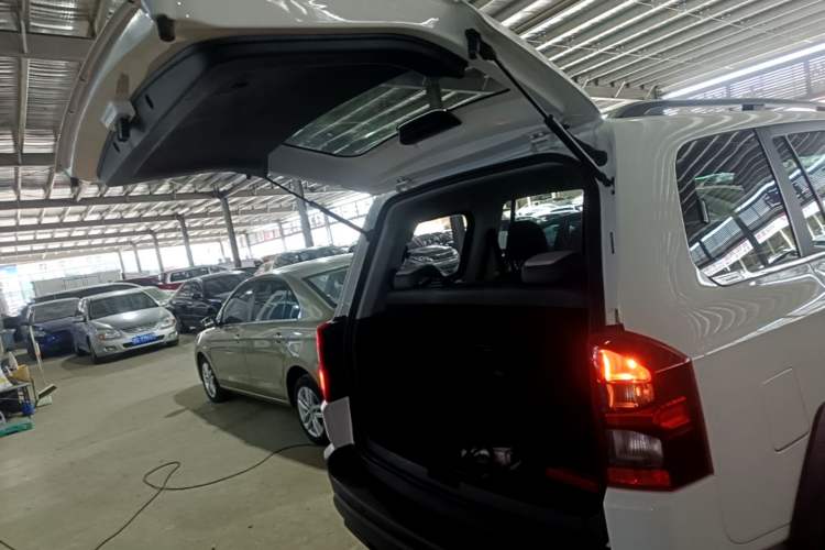 Used SWM Dahu EDi 2023 EDi 1.5L Comfort Model 7 Seats Trunk