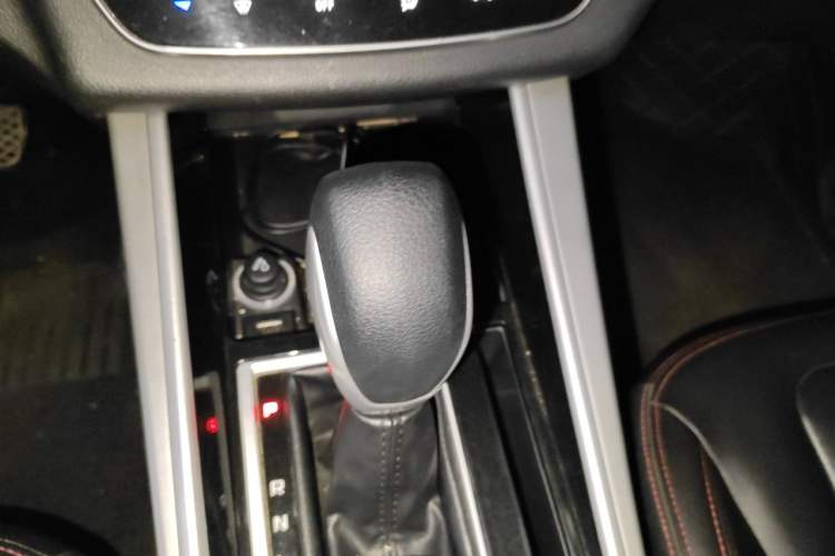 Used SWM G01 2019 1.5T Automatic Premium UP China VI Emission Standard Gear Lever