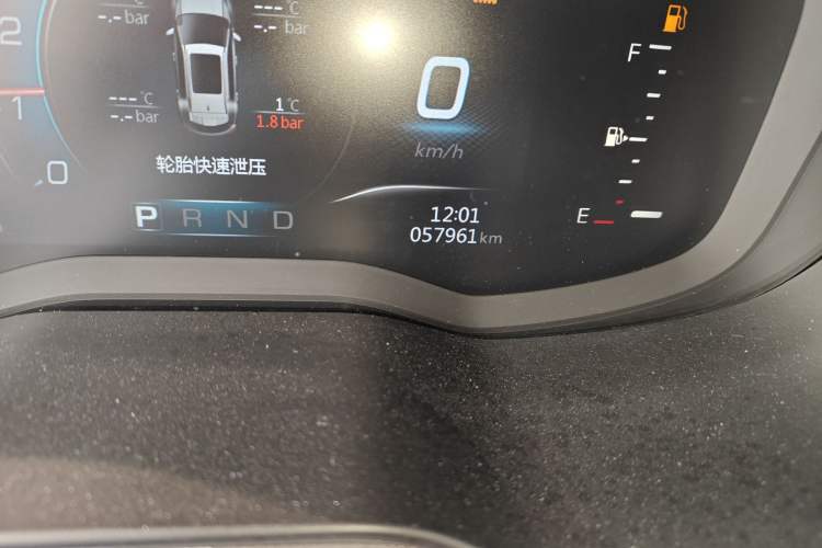 Used SWM G01 2019 F Version 1.5T Automatic Golden Powder Edition National VI Odometer Close Up