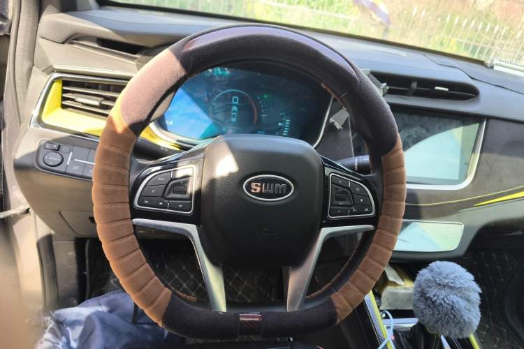 Used SWM G01 2019 F Version 1.5T Automatic Silver Powder Edition China VI Emission Standard Steering Wheel
