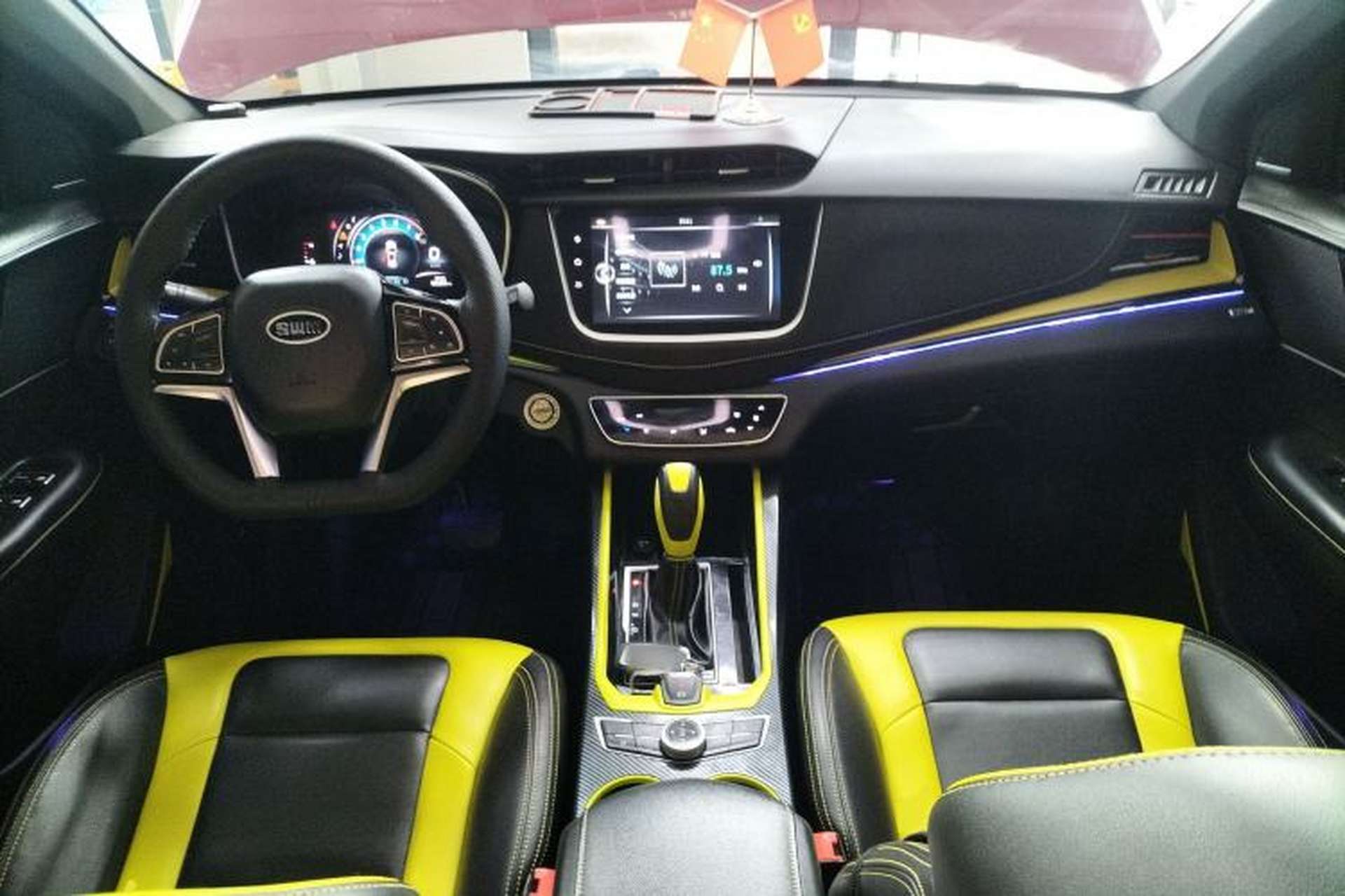 Used SWM G01 2019 F Version 1.5T Automatic Silver Powder Edition China VI Emission Standard Center Console