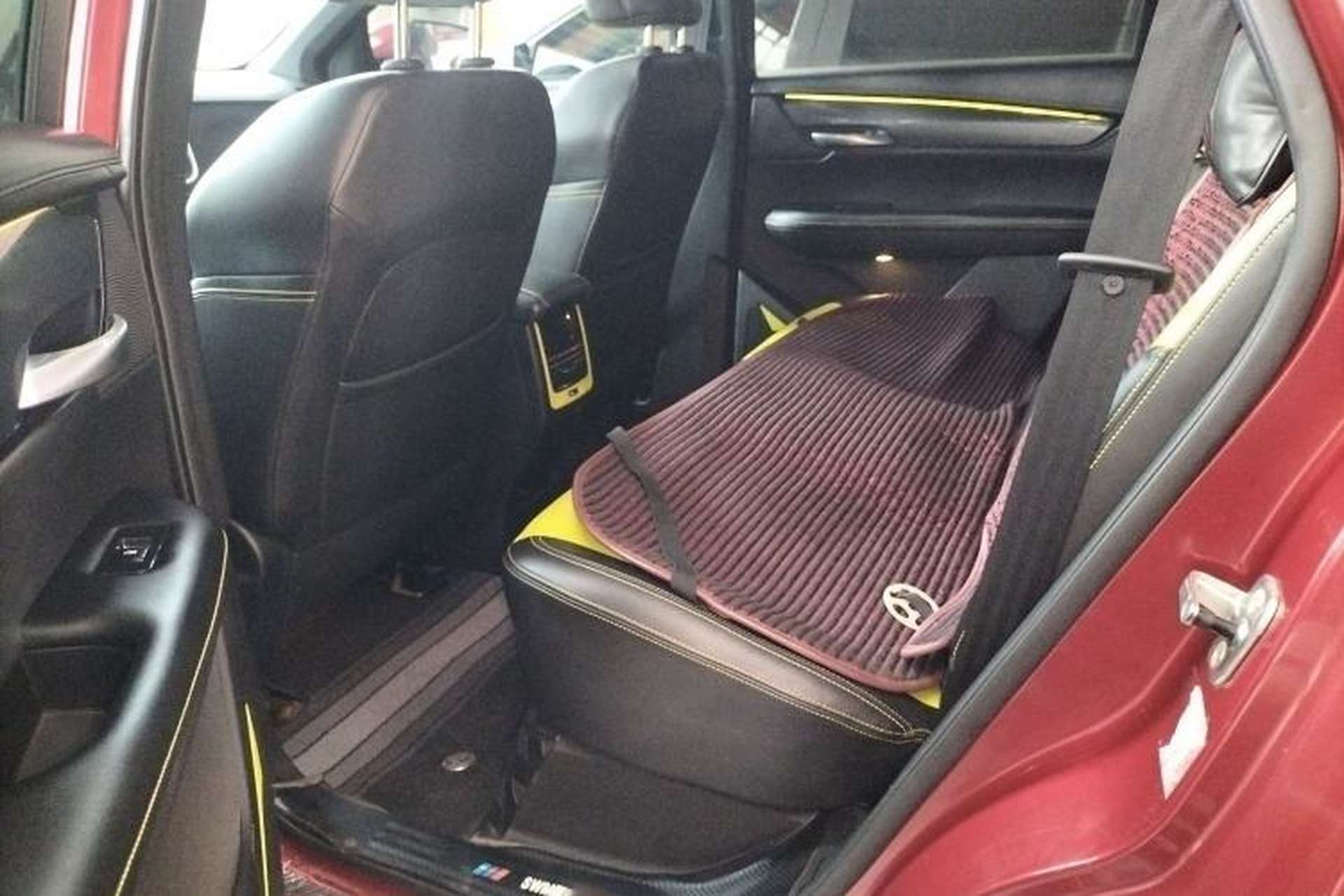Used SWM G01 2019 F Version 1.5T Automatic Silver Powder Edition China VI Emission Standard Left Rear Seat