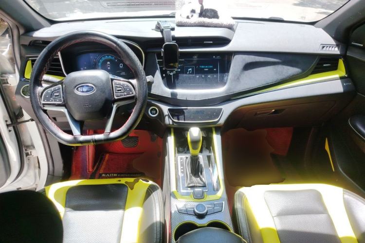 Used SWM G01 2019 F Version 1.5T Automatic Golden Powder Edition National VI Center Console