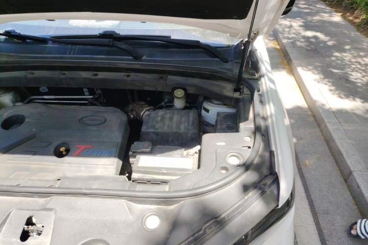 Used SWM G01 2019 F Version 1.5T Automatic Golden Powder Edition National VI Engine Bay Left