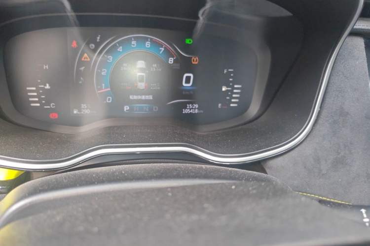 Used SWM G01 2019 F Version 1.5T Automatic Golden Powder Edition National VI Odometer Close Up