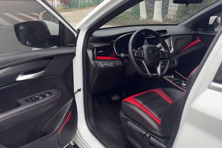 Used SWM G01FF 2022 Updated Version 1.5T DCT Platinum Edition Interior 2