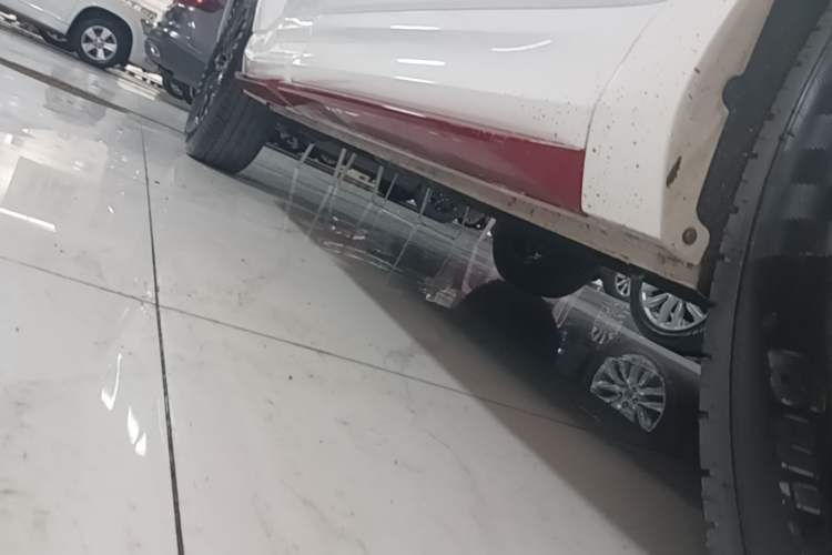 Used SWM G01FF 2022 Updated Version 1.5T DCT Platinum Edition Right Side Sill