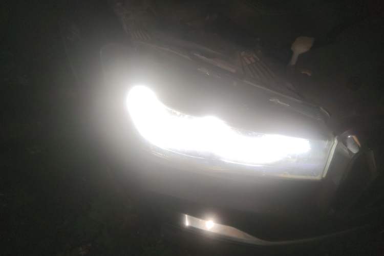 Used SWM G05 2021 PRO 1.5T Automatic Luxury Model 7 Seats Right Front Headlight