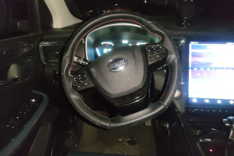 Used SWM G05 2021 PRO 1.5T Automatic Luxury Model 7 Seats Steering Wheel