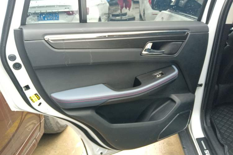 Used SWM G05 2021 PRO 1.5T Automatic Luxury Model 7 Seats Left Rear Door Interior