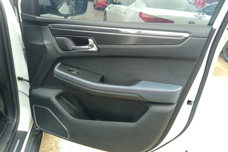 Used SWM G05 2021 PRO 1.5T Automatic Luxury Model 7 Seats Right Front Door Interior