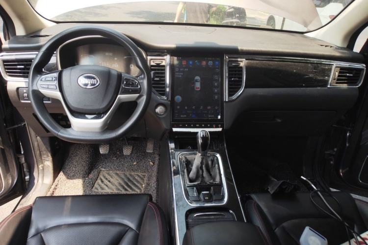 Used SWM G05 2019 2.0L Manual Luxury Edition Center Console