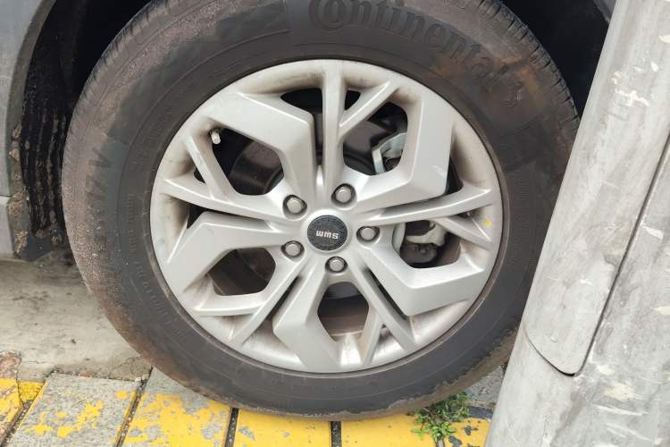 Used SWM G05 2019 2.0L Manual Luxury Edition Right Front Wheel Hub