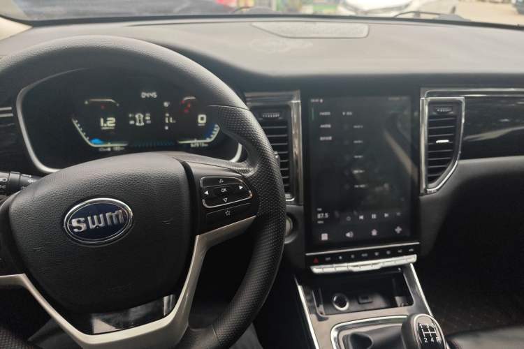Used SWM G05 2019 2.0L Manual Luxury Edition Interior 3