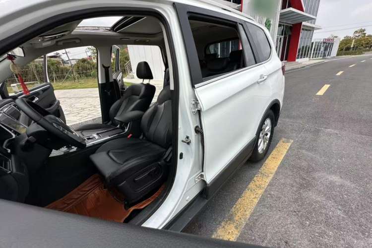 Used SWM G05 2019 1.5T Automatic Luxury Model Interior 4