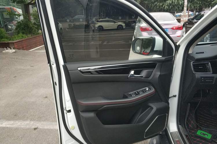 Used SWM G05 2019 1.5T Automatic Luxury Model Left Front Door Interior