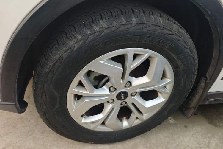 Used SWM G05 2019 2.0L Manual Luxury Edition Left Front Wheel Hub