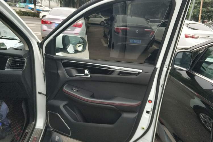 Used SWM G05 2019 1.5T Automatic Luxury Model Right Front Door Interior