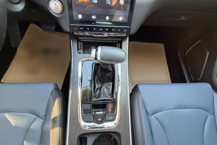 Used SWM G05 2021 PRO 1.5T Automatic Luxury Model 7 Seats Gear Lever