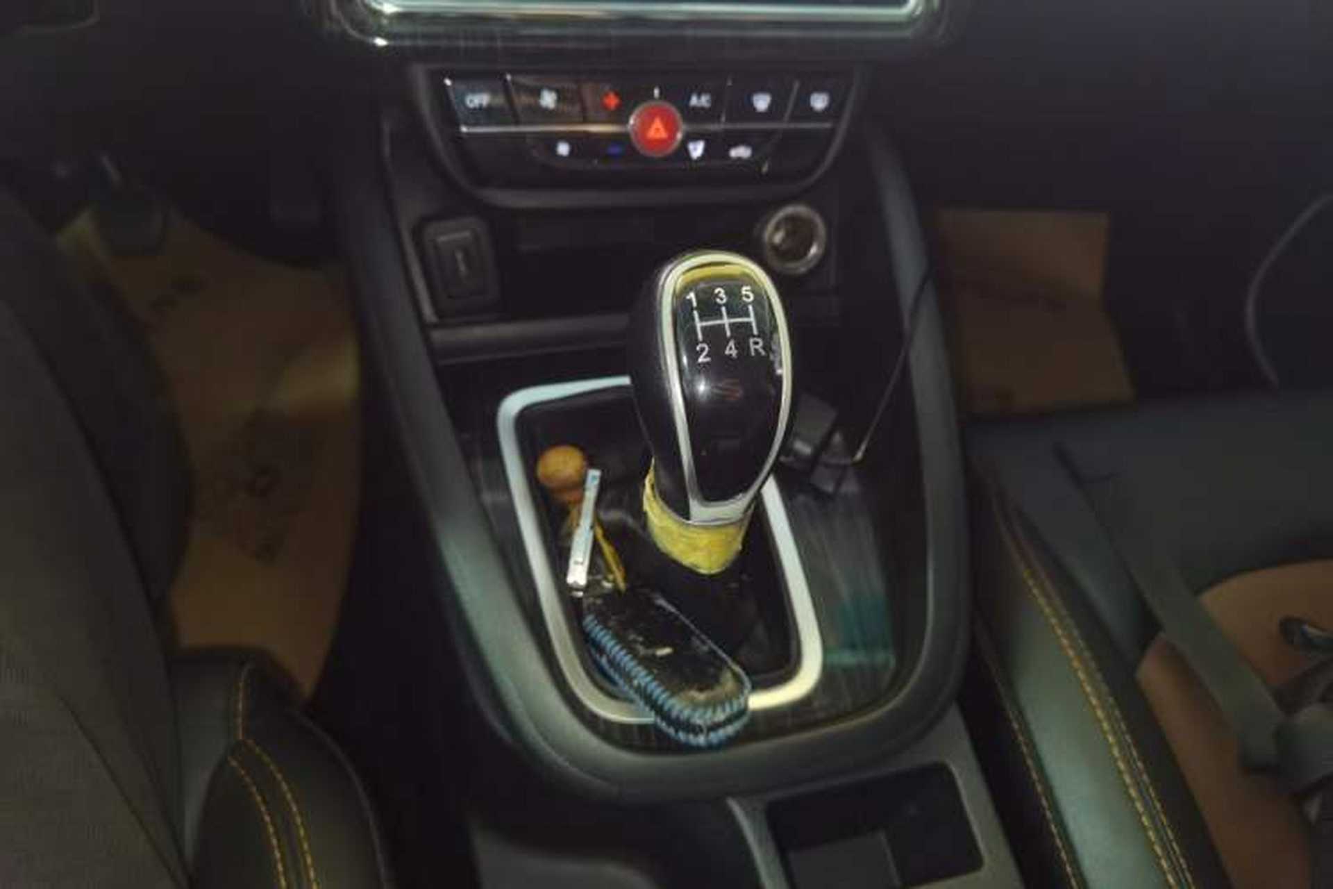 Used SWM G05 2021 PRO 2.0L Manual Elite 7-seater Gear Lever