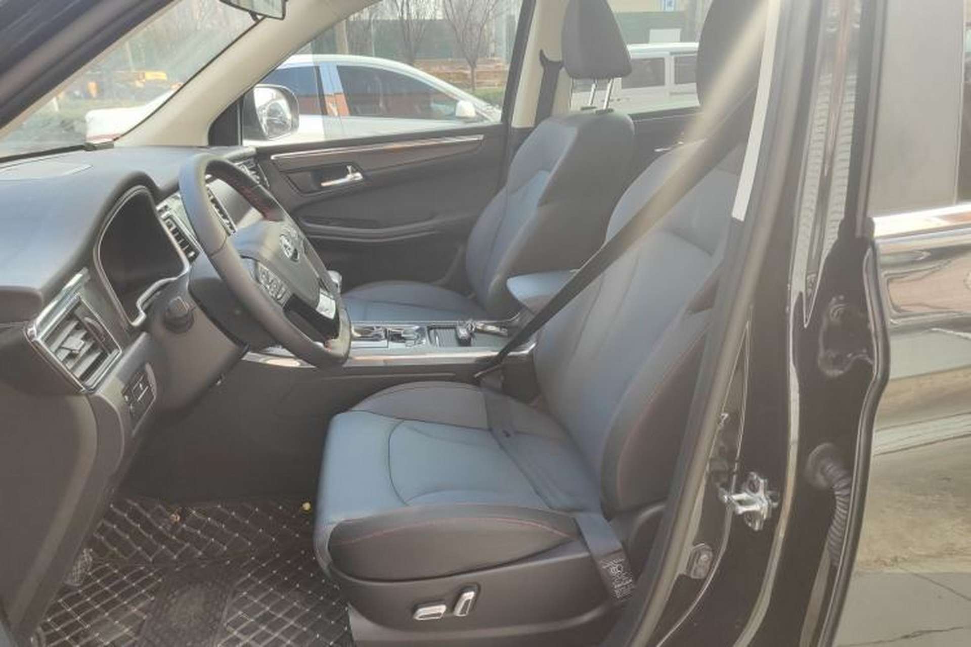 Used SWM G05 2021 PRO 1.5T Automatic Luxury Model 7 Seats Left Front Seat