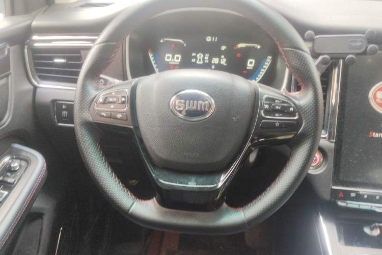 Used SWM G05 2021 PRO 1.5T Automatic Luxury Model 7 Seats Steering Wheel