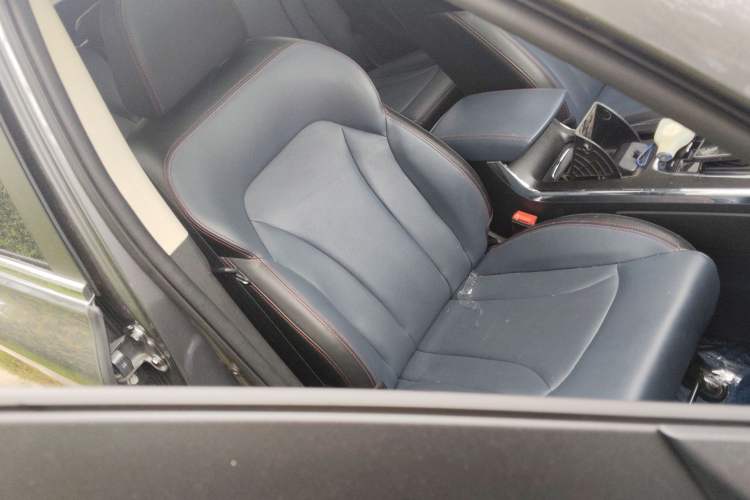 Used SWM G05 2021 PRO 1.5T Automatic Luxury Model 7 Seats Right Front Seat