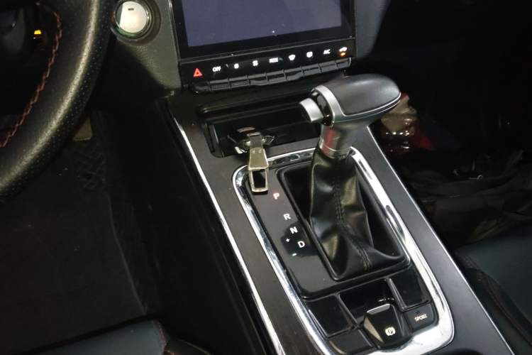 Used SWM G05 2021 PRO 1.5T Automatic Luxury Model 7 Seats Gear Lever