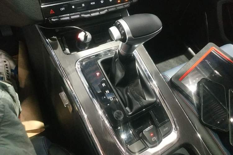 Used SWM G05 2021 PRO 1.5T Automatic Luxury Model 7 Seats Gear Lever