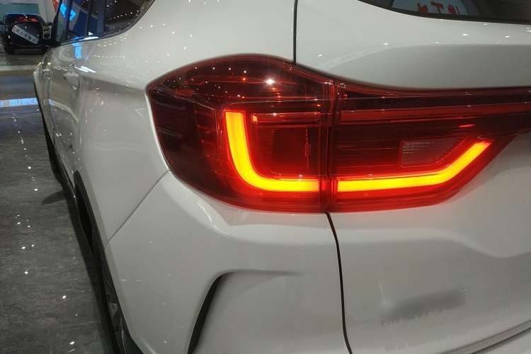Used SWM G05 2021 PRO 1.5T Automatic Luxury Model 7 Seats Left Rear Taillight