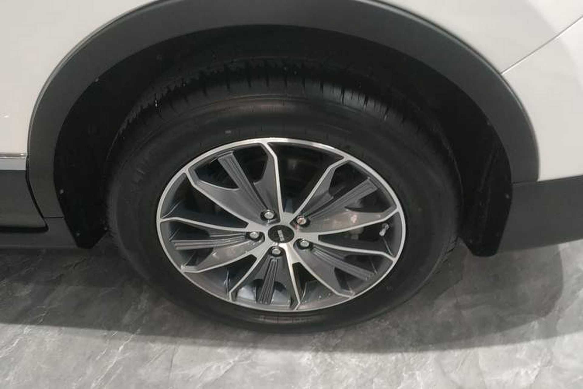 Used SWM G05 2021 PRO 1.5T Automatic Luxury Model 7 Seats Left Rear Wheel Hub
