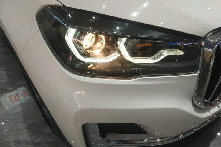 Used SWM G05 2021 PRO 1.5T Automatic Luxury Model 7 Seats Right Front Headlight
