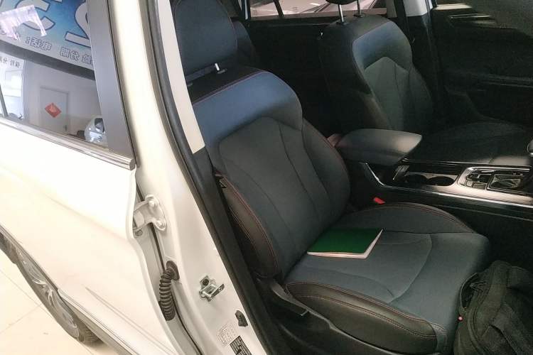 Used SWM G05 2021 PRO 1.5T Automatic Luxury Model 7 Seats Right Front Seat